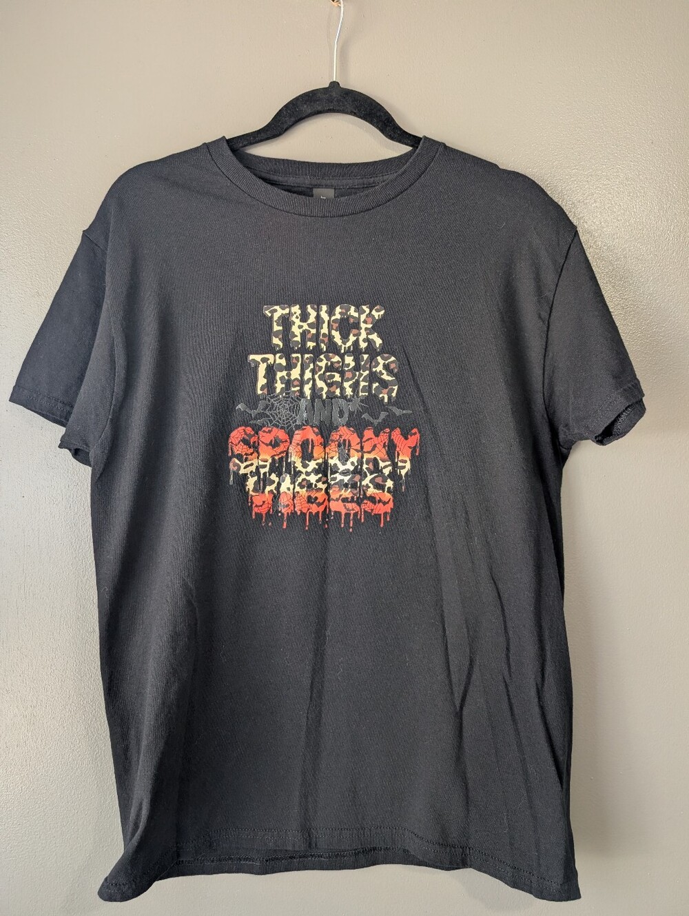 Gildan Thick Thighs Spooky Vibes Halloween Graphic Tee Size Medium